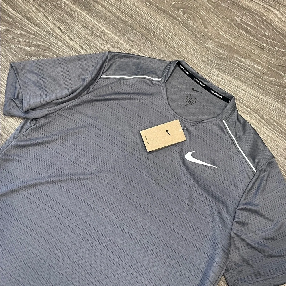 Nike Men's Charcoal Gray Short Sleeve Tee